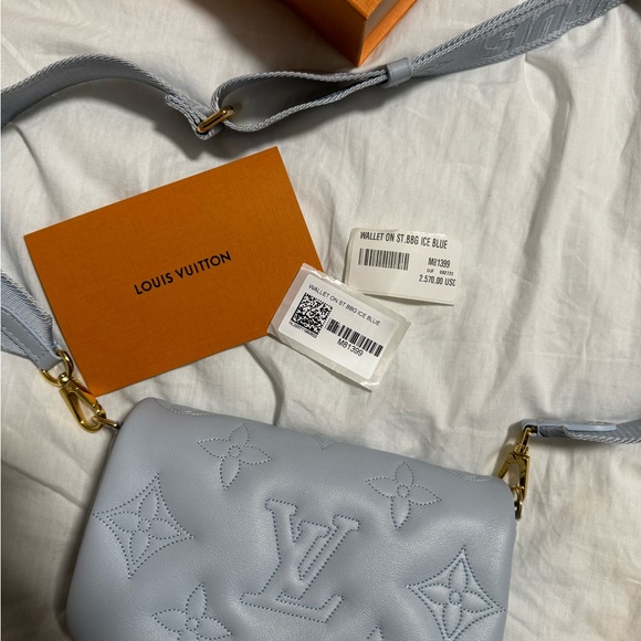 Louis Vuitton - Wallet On Strap Bubblegram - Picture 12 of 13